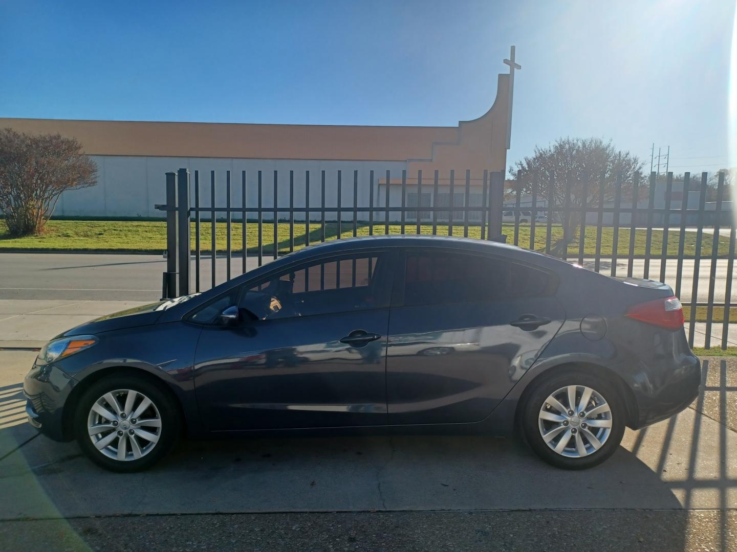 2014 GRAY Kia Forte EX with an 1.8L L4 DOHC 16V engine, 6-Speed Automatic transmission, located at 2001 E. Lancaster, Ft. Worth, 76103, (817) 336-7000, 32.746181, -97.301018 - Photo#0